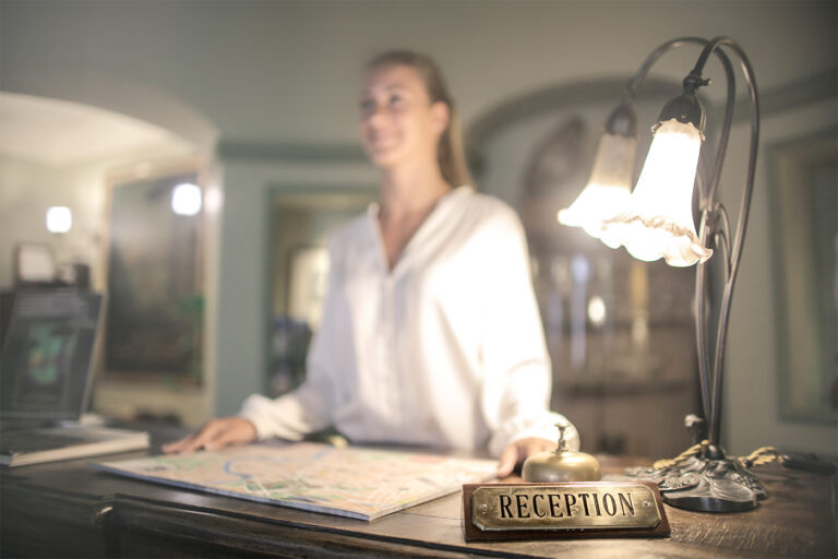 Recepcjonista w hotelu może być diagnostą alkoholików….
